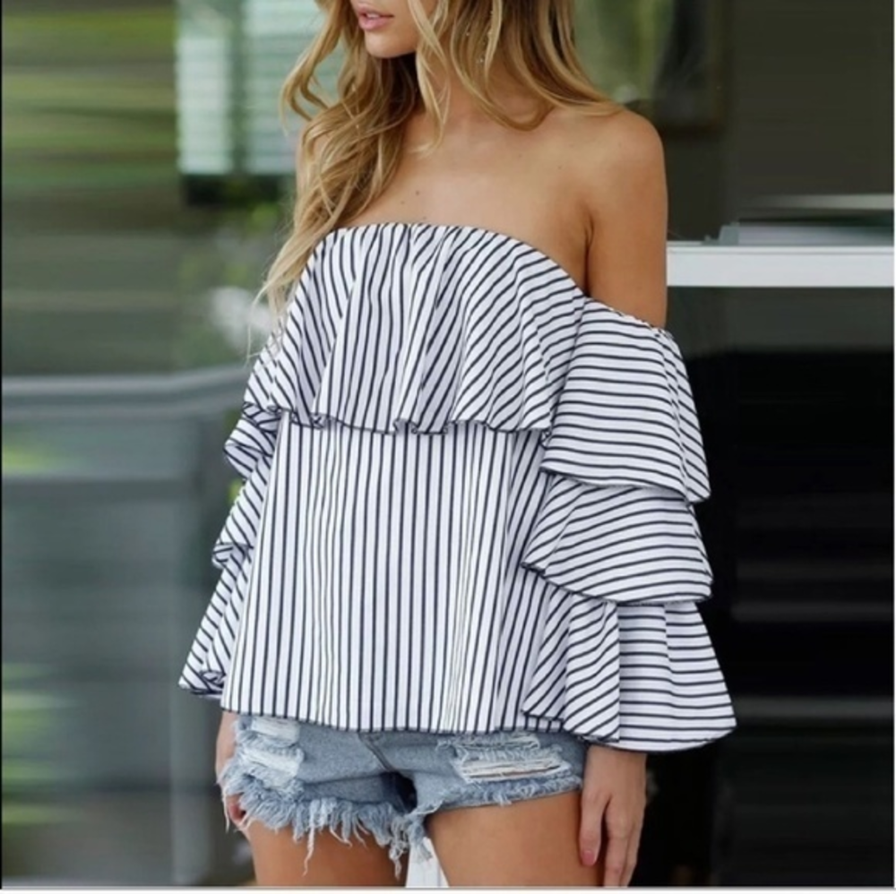 BLUE WHITE STRIPE OFF‎ THE SHOULDER TOP SIZE XL FITS MEDIUM